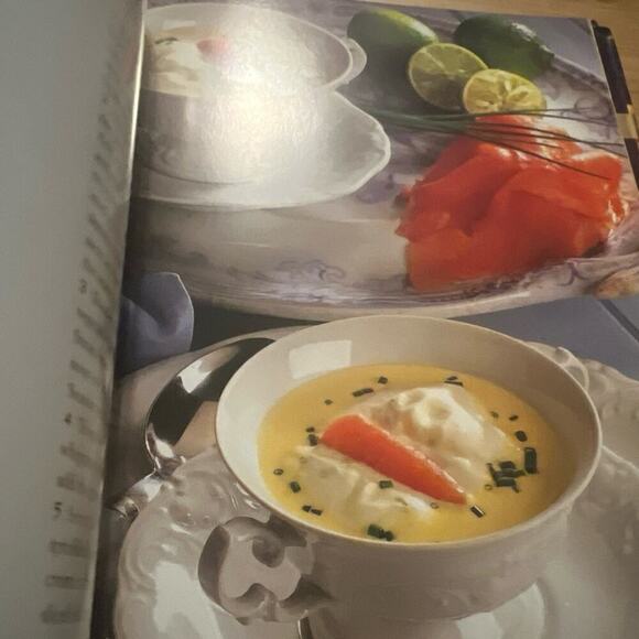 LE CORDON BLEU Cookbook for SOUPS Kitchen Enthusiasts - Picture 5 of 6